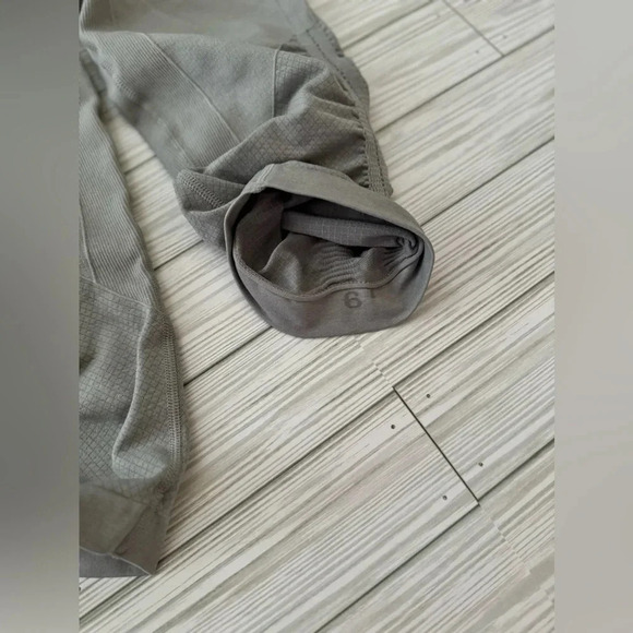 Lululemon | In The Flow Crop Leggings - Size 6 - Picture 5 of 7